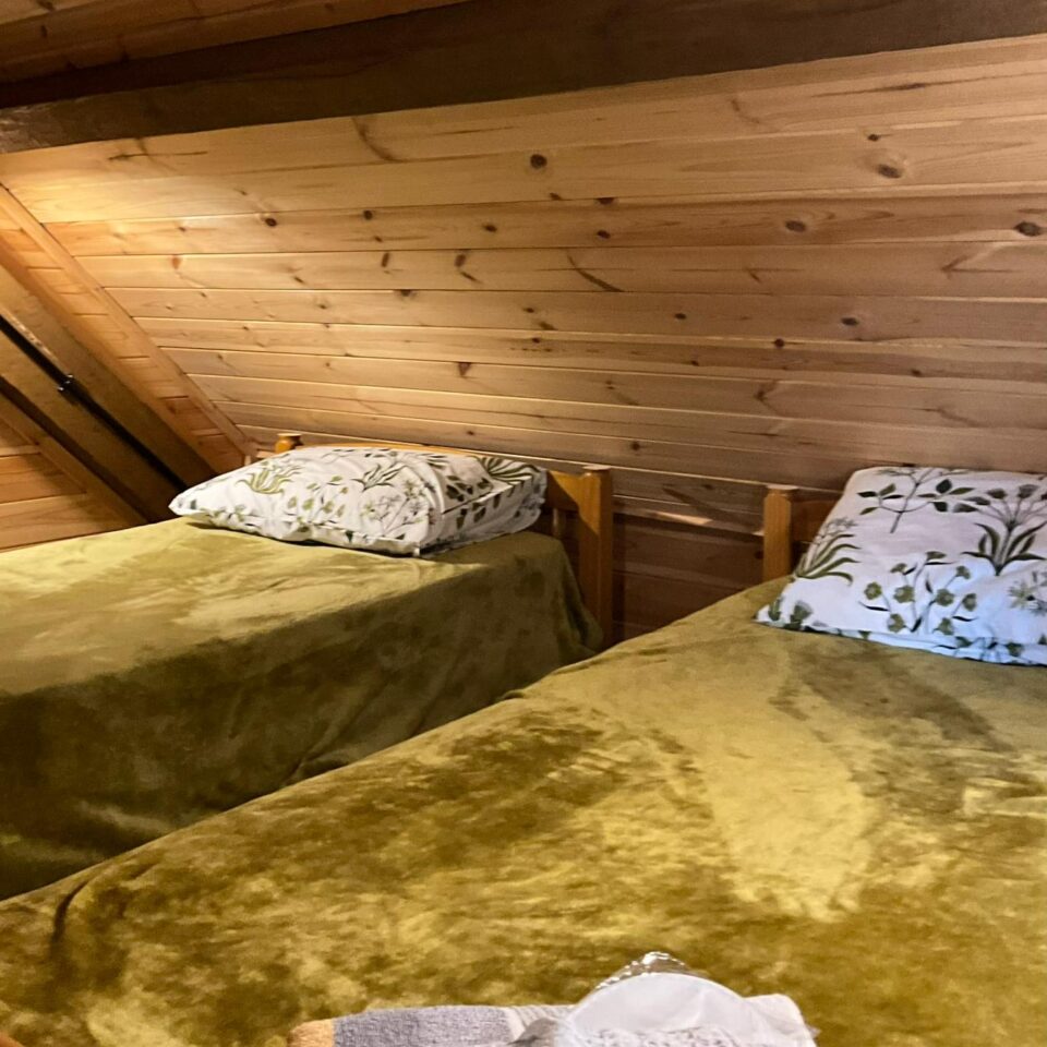 Two single beds in the glamping lodge